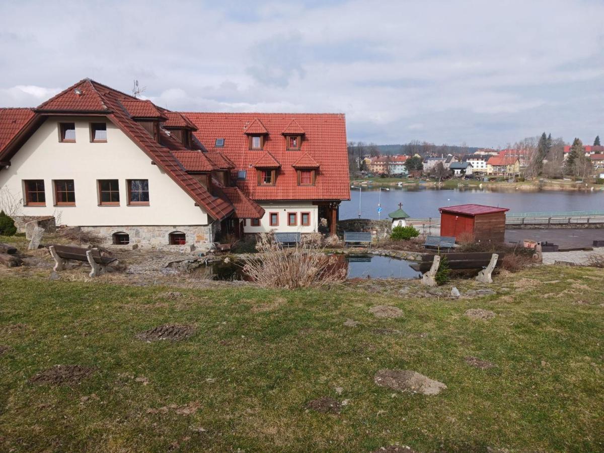 Hotel Leyla Frymburk nad Vltavou Exterior foto